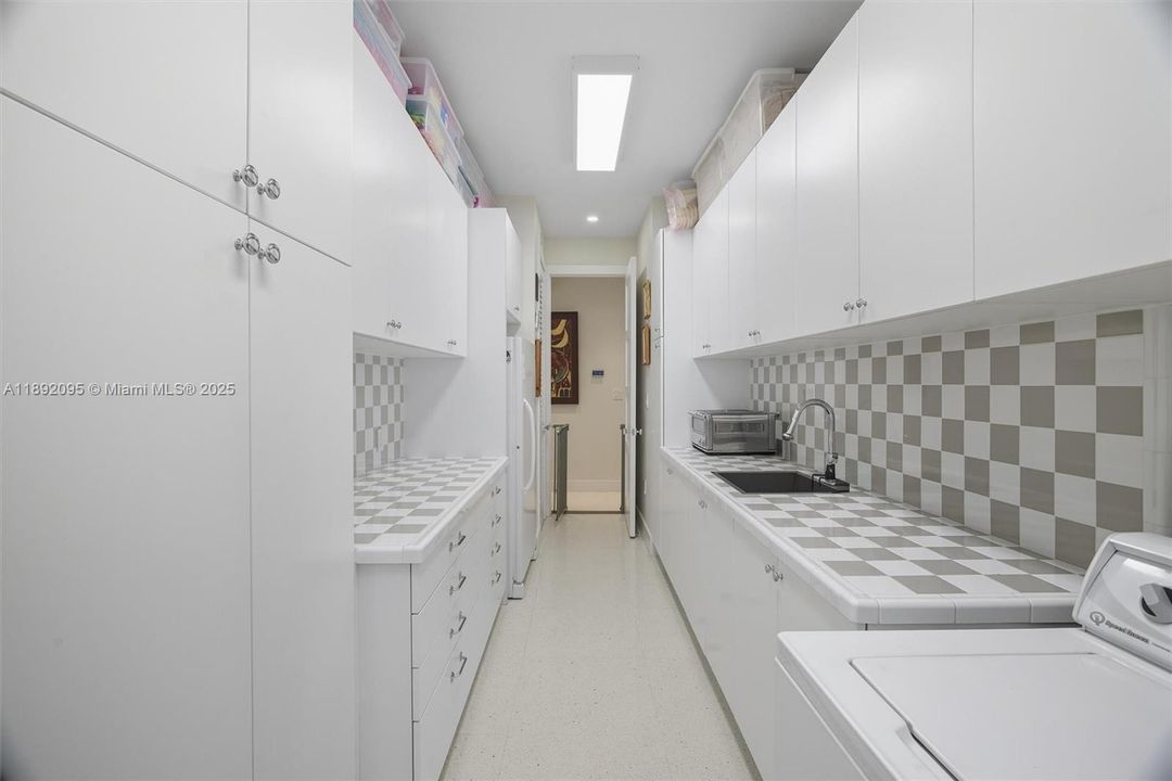 待售: $3,999,999 (5 贝兹, 3 浴室, 3487 平方英尺)