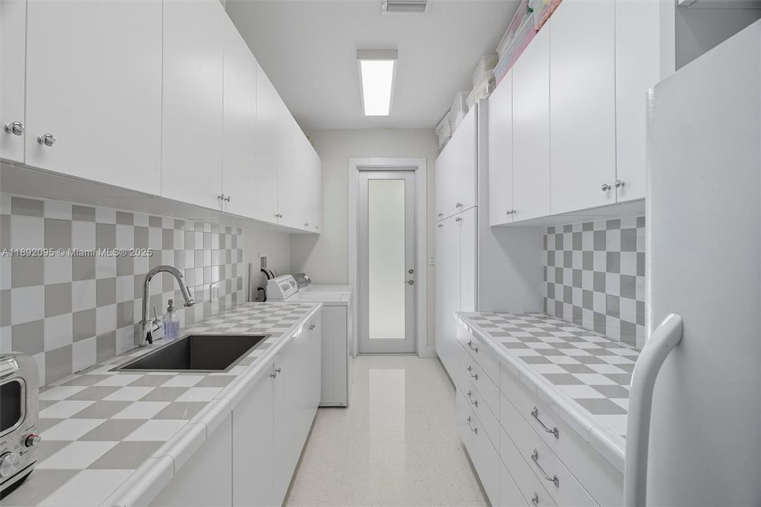 待售: $3,999,999 (5 贝兹, 3 浴室, 3487 平方英尺)