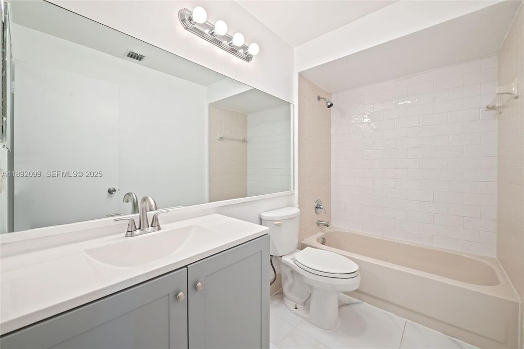 2nd full bath with tub upstairs