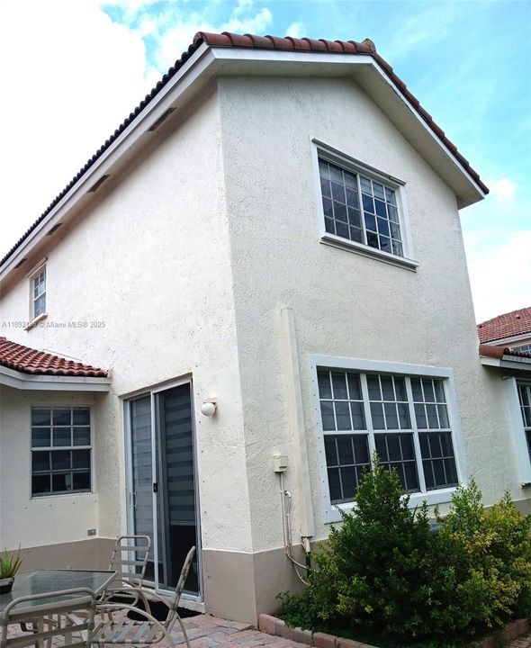 For Sale: $505,000 (3 beds, 3 baths, 1586 Square Feet)