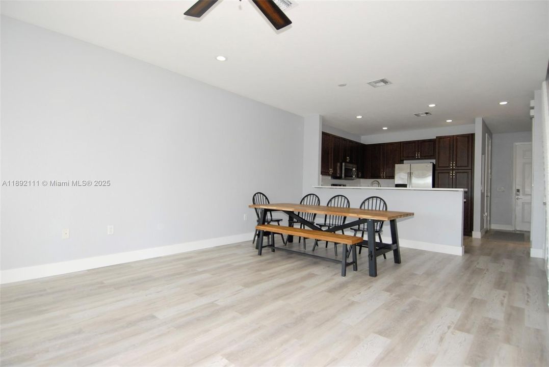 En Venta: $529,000 (3 camas, 2 baños, 1696 Pies cuadrados)