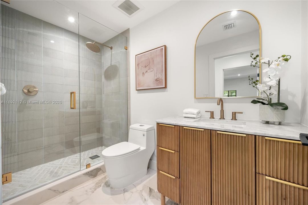 Active With Contract: $2,550,000 (4 beds, 3 baths, 2406 Square Feet)