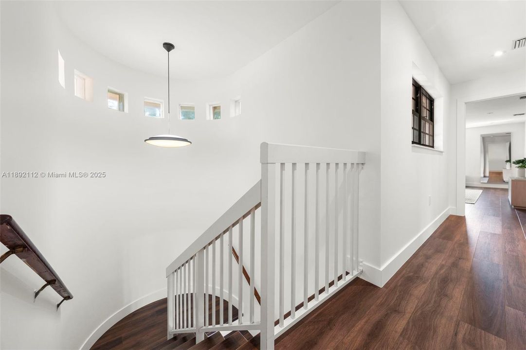 Active With Contract: $2,550,000 (4 beds, 3 baths, 2406 Square Feet)