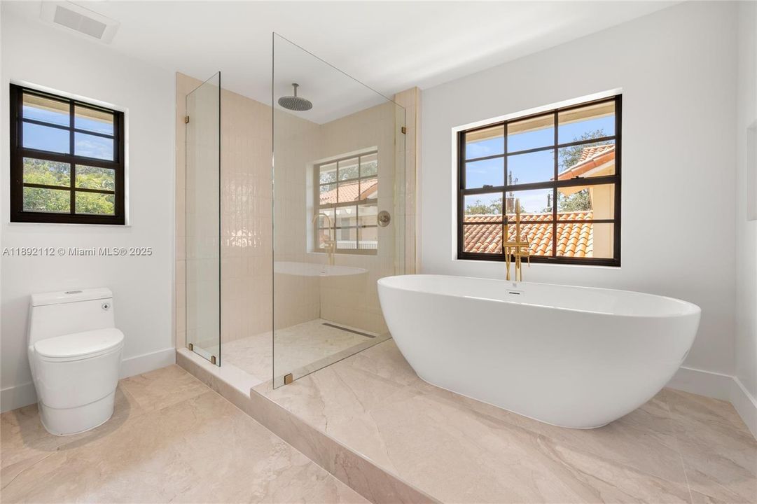 Active With Contract: $2,550,000 (4 beds, 3 baths, 2406 Square Feet)