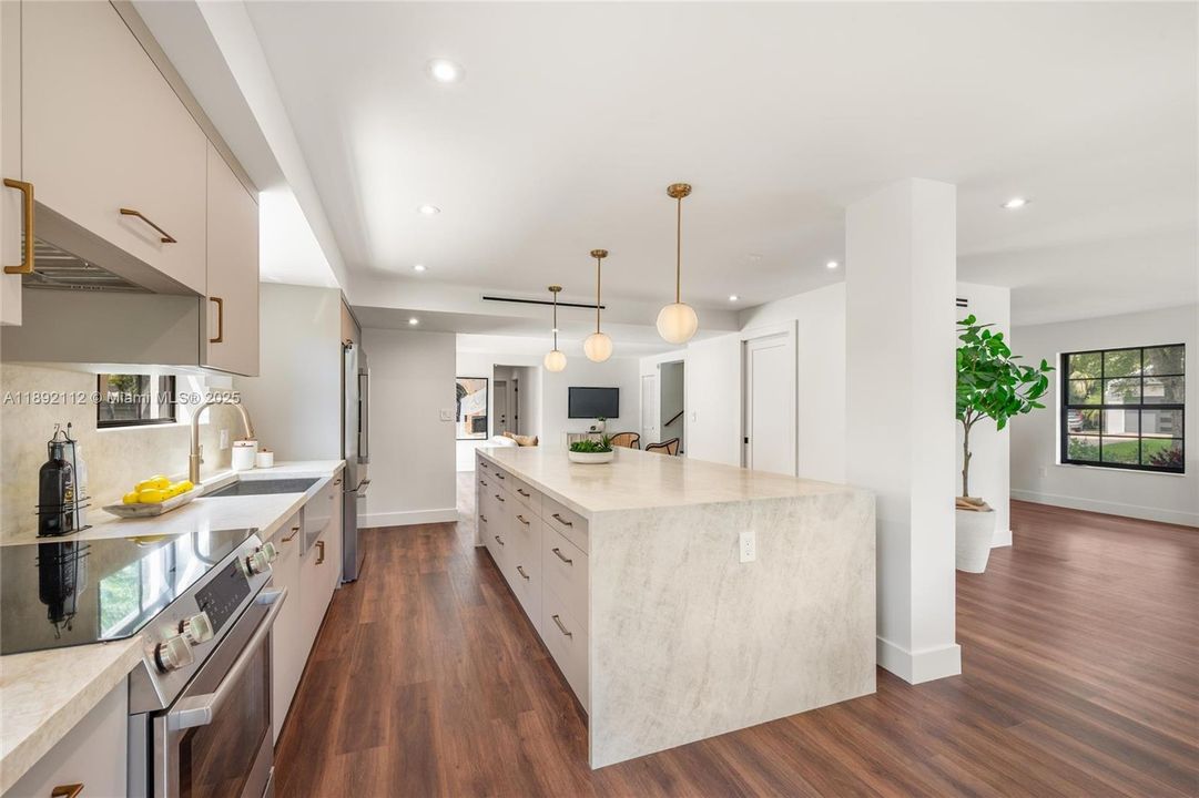 Active With Contract: $2,550,000 (4 beds, 3 baths, 2406 Square Feet)