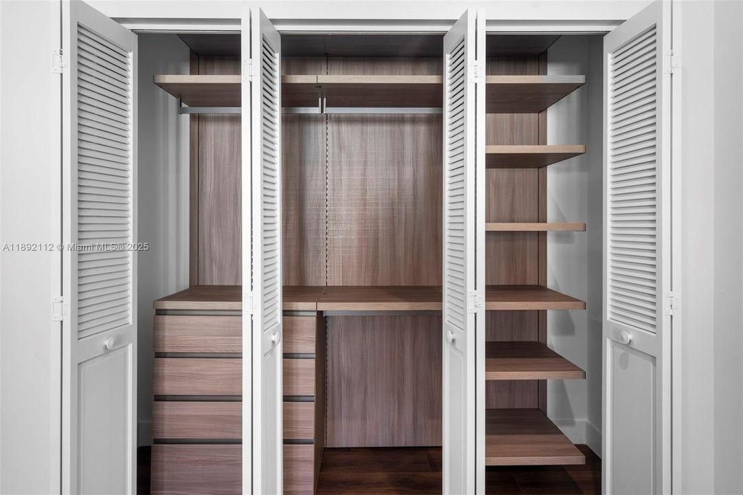 Active With Contract: $2,550,000 (4 beds, 3 baths, 2406 Square Feet)