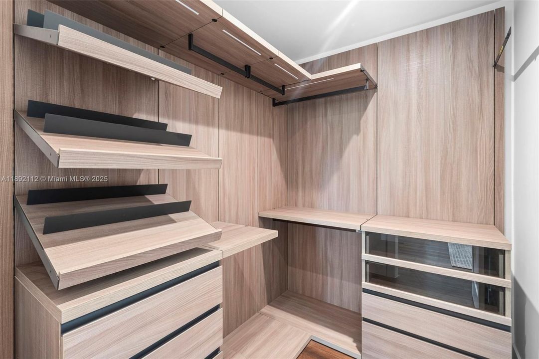 Active With Contract: $2,550,000 (4 beds, 3 baths, 2406 Square Feet)