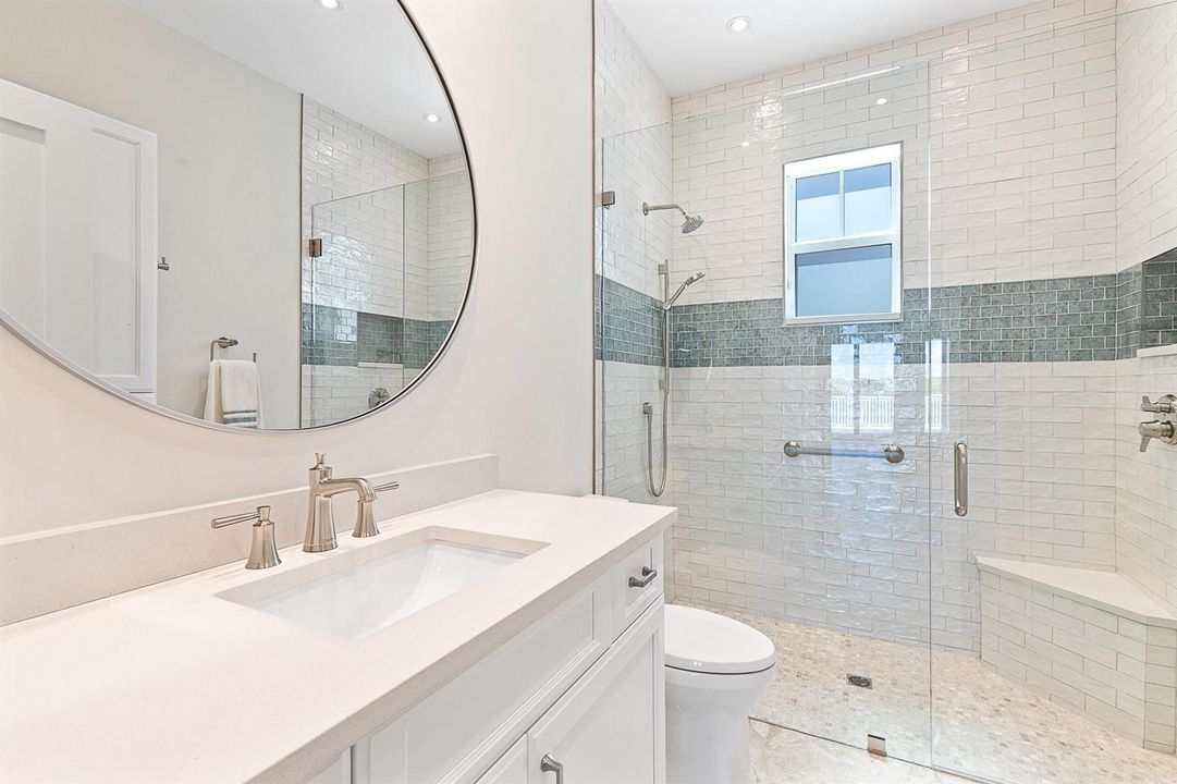 Guest Bathroom/Main Floor