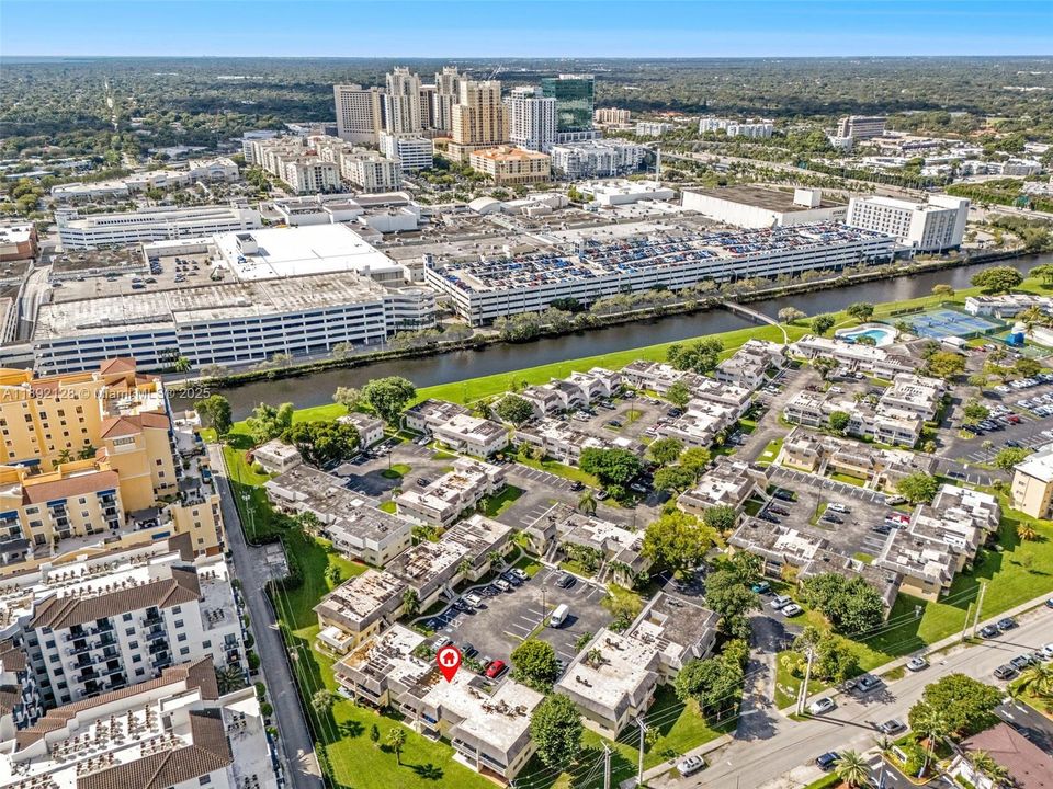 На продажу: $230,000 (2 спален, 2 ванн, 750 Квадратных фут)