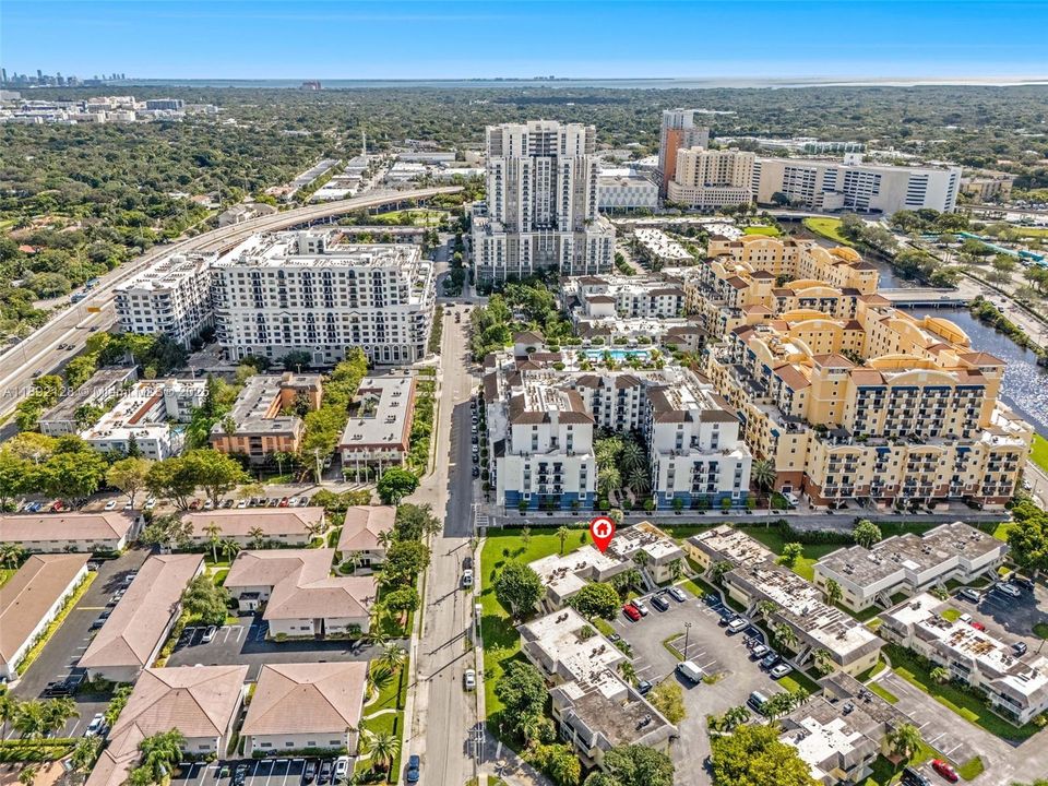 На продажу: $230,000 (2 спален, 2 ванн, 750 Квадратных фут)