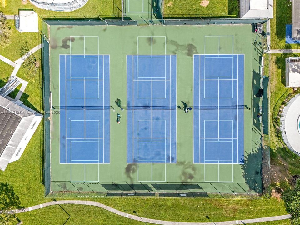 На продажу: $230,000 (2 спален, 2 ванн, 750 Квадратных фут)