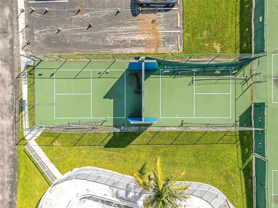 На продажу: $230,000 (2 спален, 2 ванн, 750 Квадратных фут)