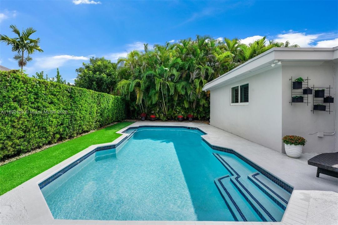 Active With Contract: $1,475,000 (4 beds, 3 baths, 2308 Square Feet)