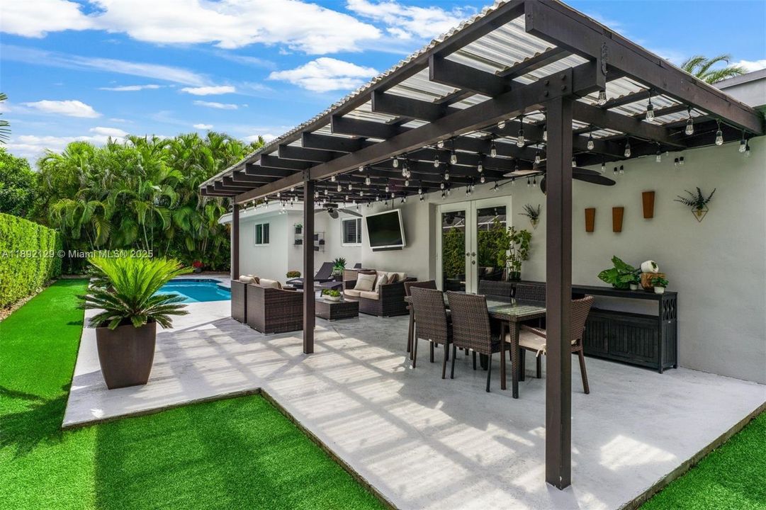 Active With Contract: $1,475,000 (4 beds, 3 baths, 2308 Square Feet)