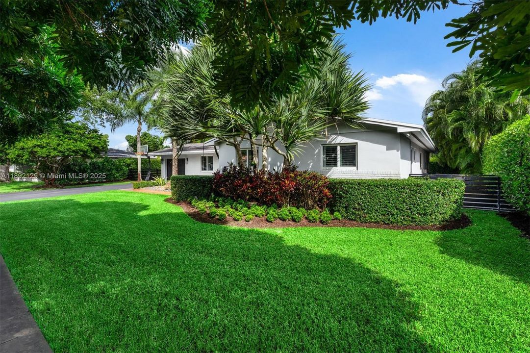 Active With Contract: $1,475,000 (4 beds, 3 baths, 2308 Square Feet)