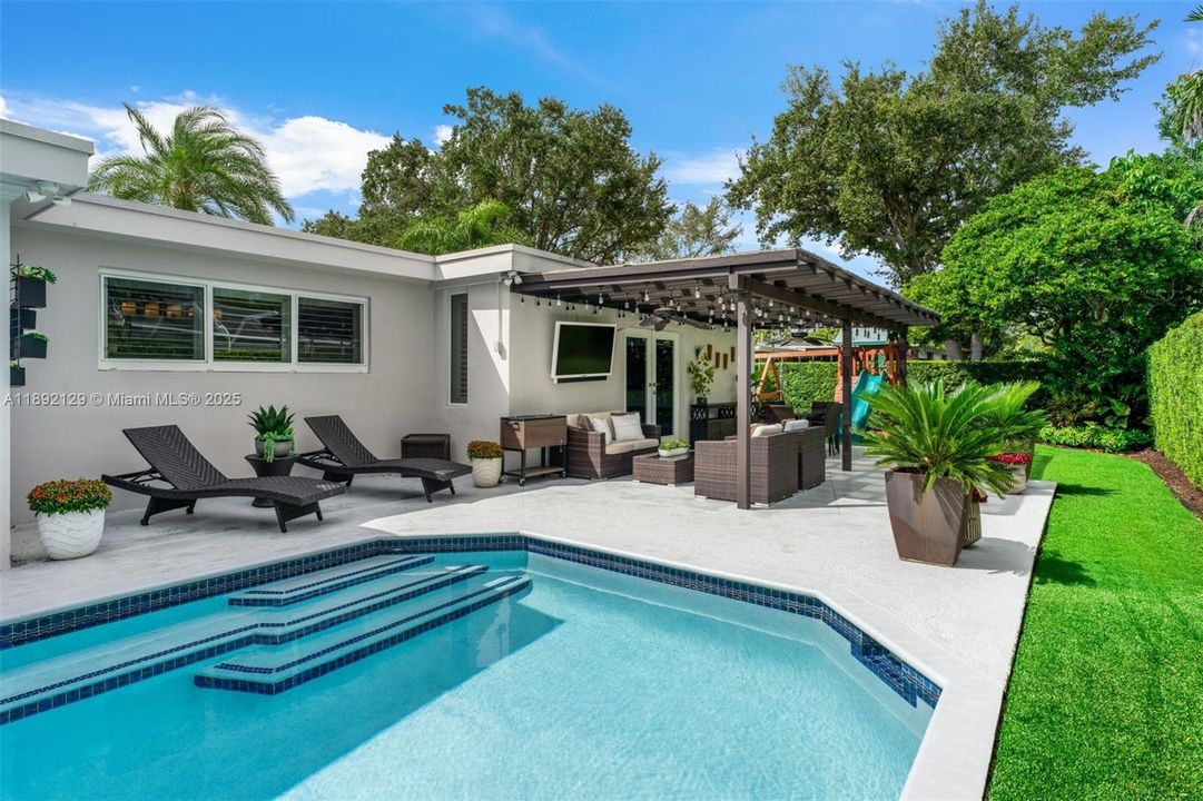 Active With Contract: $1,475,000 (4 beds, 3 baths, 2308 Square Feet)