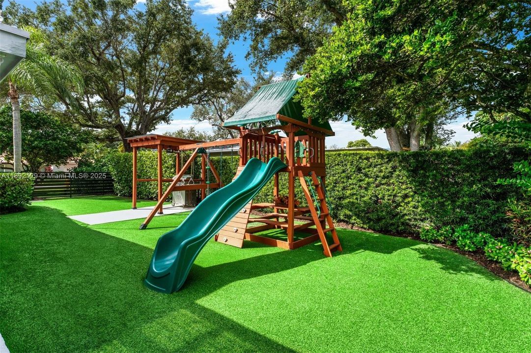 Active With Contract: $1,475,000 (4 beds, 3 baths, 2308 Square Feet)