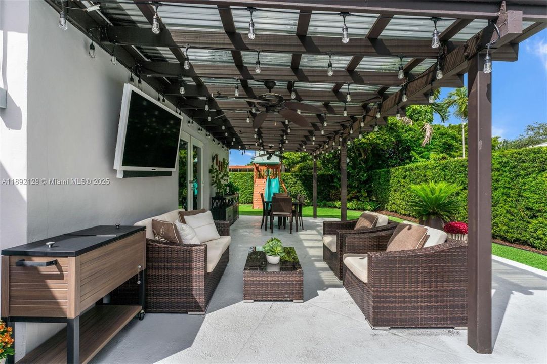Active With Contract: $1,475,000 (4 beds, 3 baths, 2308 Square Feet)