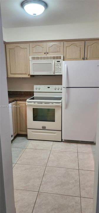 合同活跃: $1,490 (1 贝兹, 1 浴室, 720 平方英尺)