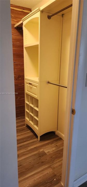 合同活跃: $1,490 (1 贝兹, 1 浴室, 720 平方英尺)