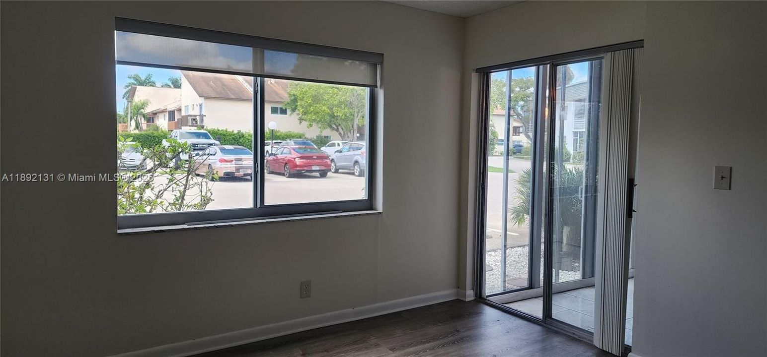 合同活跃: $1,490 (1 贝兹, 1 浴室, 720 平方英尺)