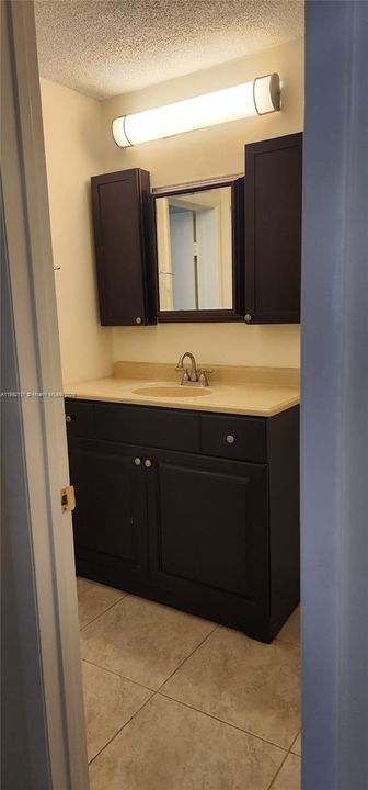 合同活跃: $1,490 (1 贝兹, 1 浴室, 720 平方英尺)