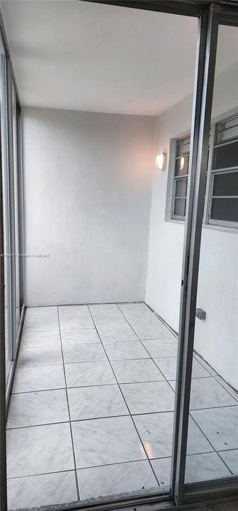 合同活跃: $1,490 (1 贝兹, 1 浴室, 720 平方英尺)