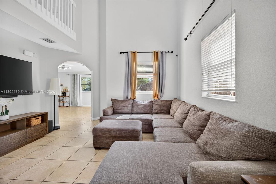 待售: $485,000 (3 贝兹, 2 浴室, 2450 平方英尺)