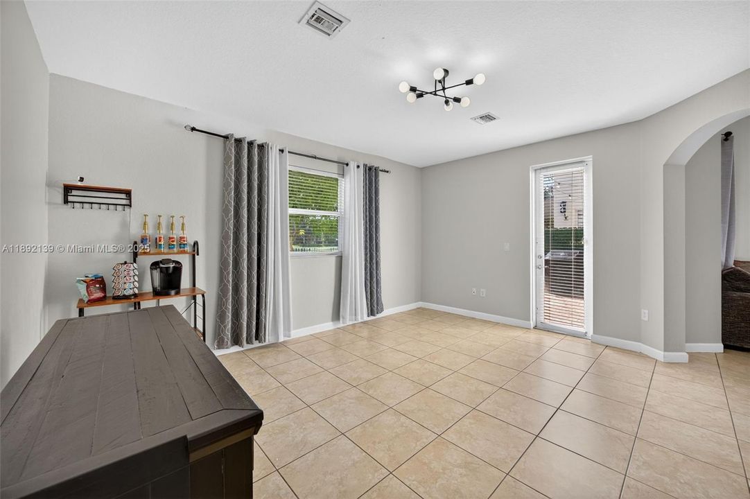 待售: $485,000 (3 贝兹, 2 浴室, 2450 平方英尺)