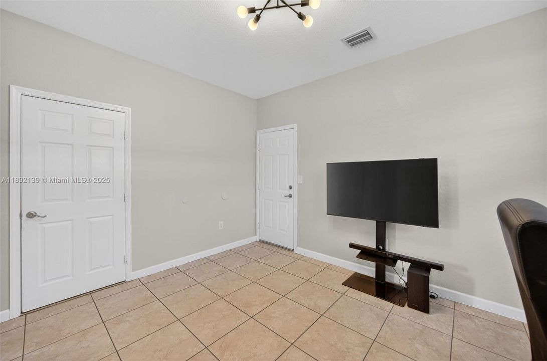 待售: $485,000 (3 贝兹, 2 浴室, 2450 平方英尺)