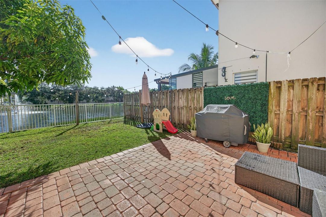 待售: $485,000 (3 贝兹, 2 浴室, 2450 平方英尺)