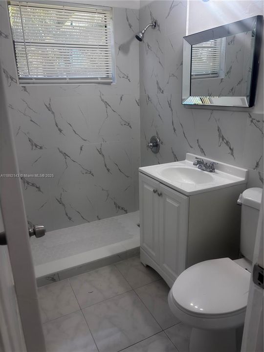 合同活跃: $2,100 (2 贝兹, 1 浴室, 943 平方英尺)