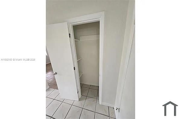 合同活跃: $2,200 (2 贝兹, 1 浴室, 800 平方英尺)