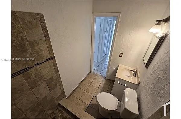 合同活跃: $2,200 (2 贝兹, 1 浴室, 800 平方英尺)