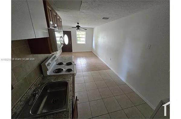 合同活跃: $2,200 (2 贝兹, 1 浴室, 800 平方英尺)