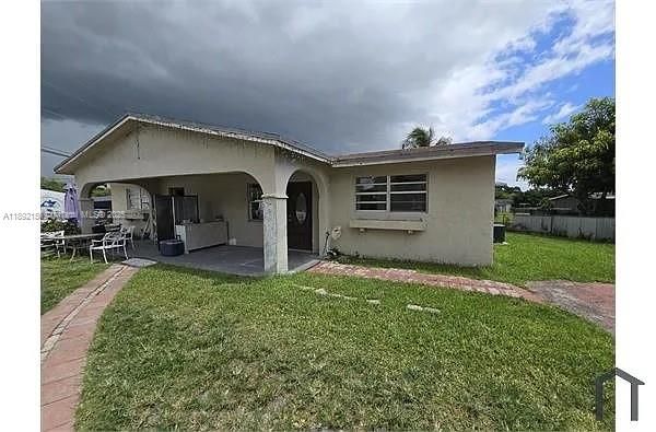 合同活跃: $2,200 (2 贝兹, 1 浴室, 800 平方英尺)