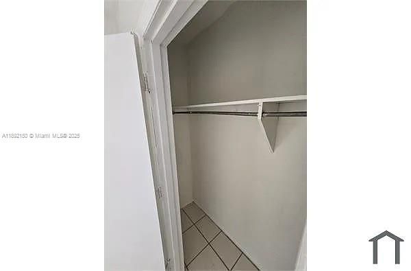 合同活跃: $2,200 (2 贝兹, 1 浴室, 800 平方英尺)