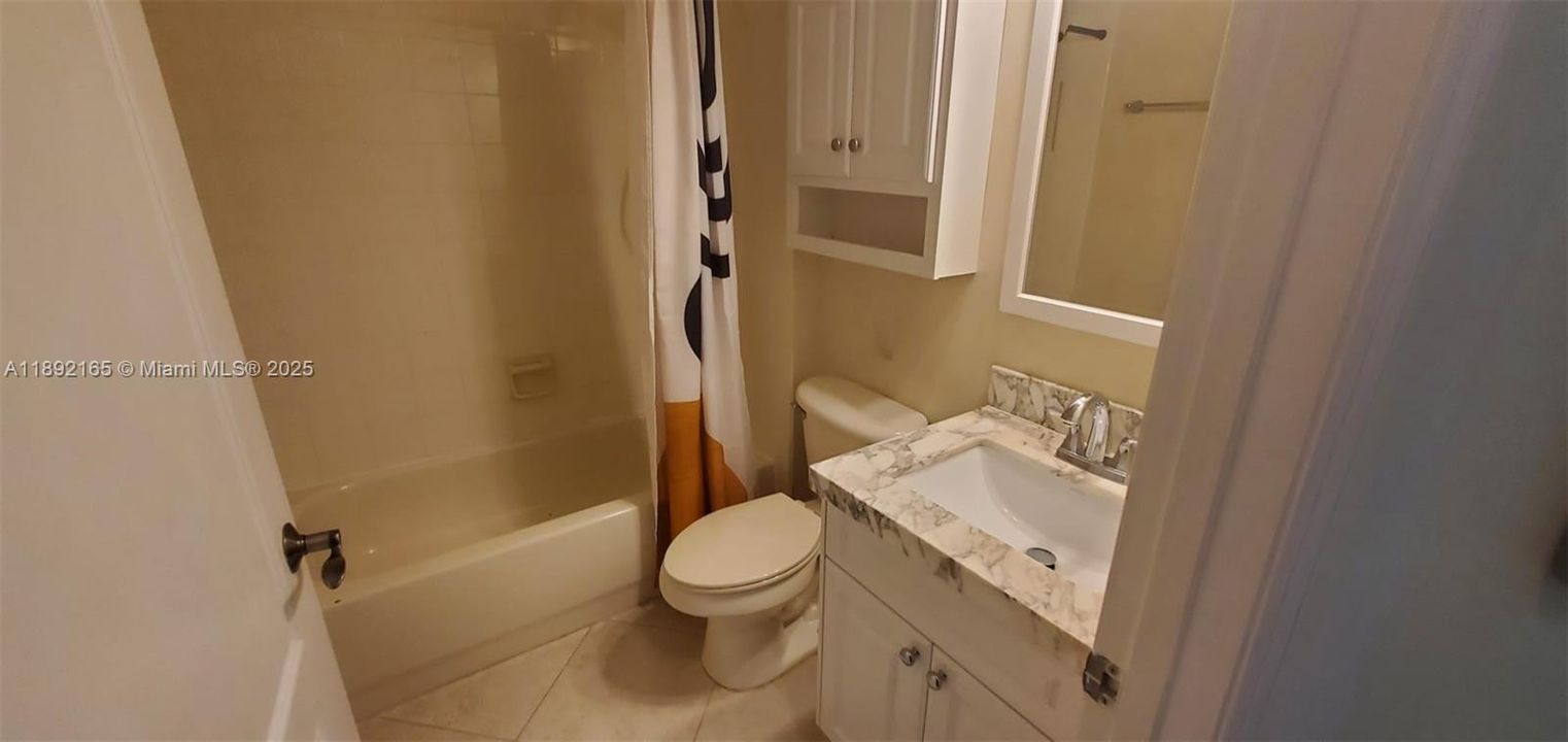 合同活跃: $3,800 (3 贝兹, 2 浴室, 1691 平方英尺)