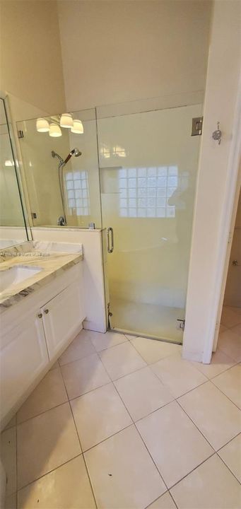 合同活跃: $3,800 (3 贝兹, 2 浴室, 1691 平方英尺)