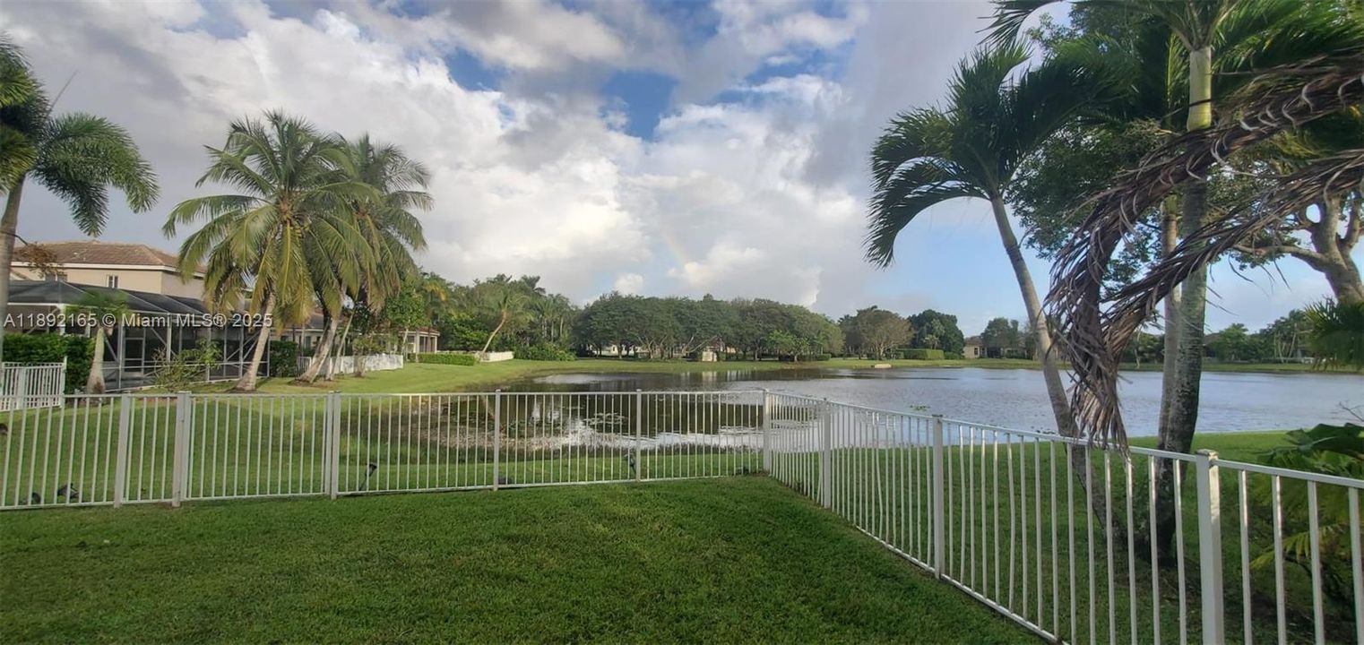 合同活跃: $3,800 (3 贝兹, 2 浴室, 1691 平方英尺)