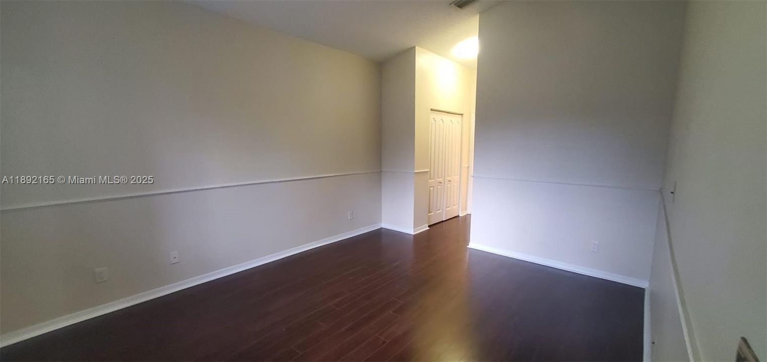 合同活跃: $3,800 (3 贝兹, 2 浴室, 1691 平方英尺)