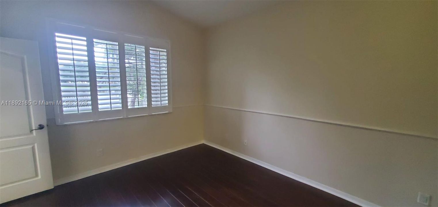 合同活跃: $3,800 (3 贝兹, 2 浴室, 1691 平方英尺)