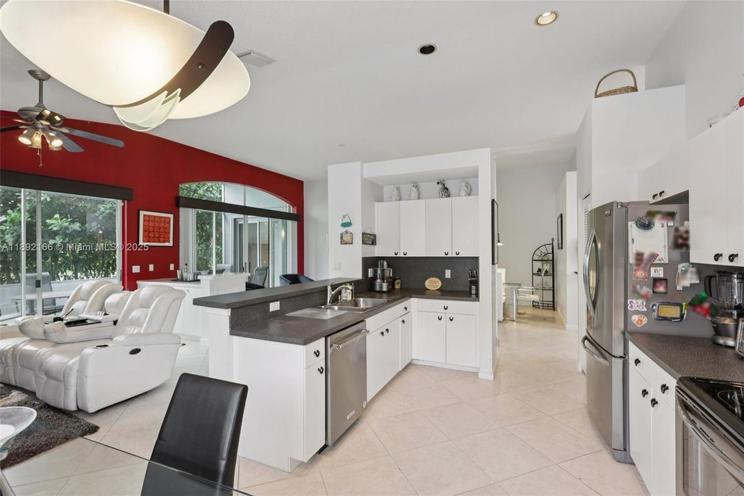 Active With Contract: $529,007 (3 beds, 2 baths, 1918 Square Feet)