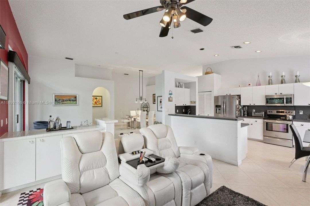 Active With Contract: $529,007 (3 beds, 2 baths, 1918 Square Feet)