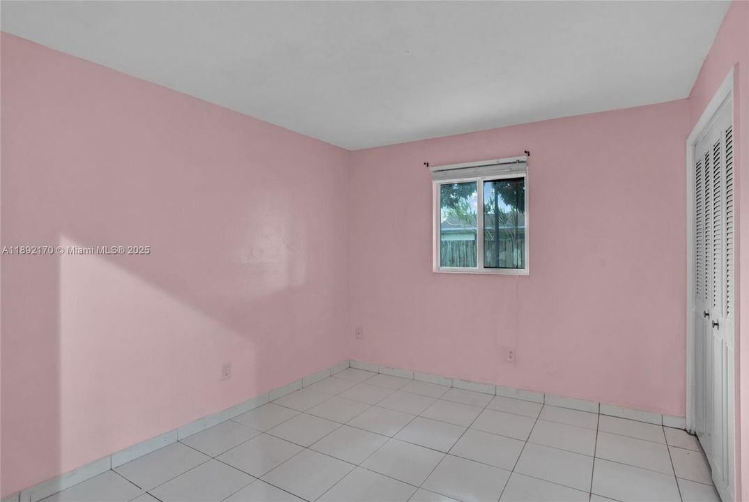 合同活跃: $3,300 (4 贝兹, 2 浴室, 1430 平方英尺)