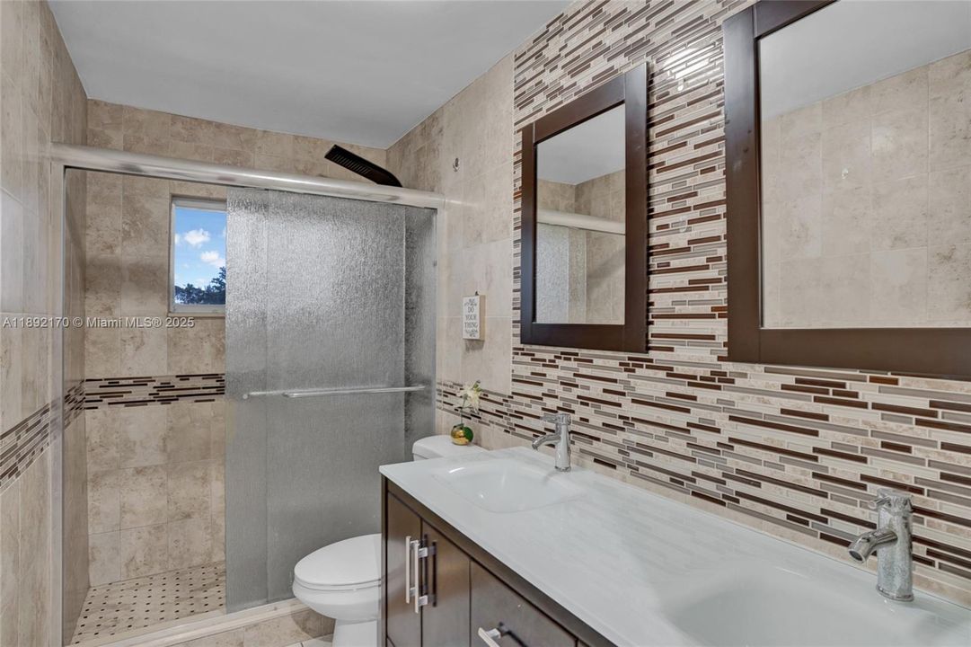 合同活跃: $3,300 (4 贝兹, 2 浴室, 1430 平方英尺)