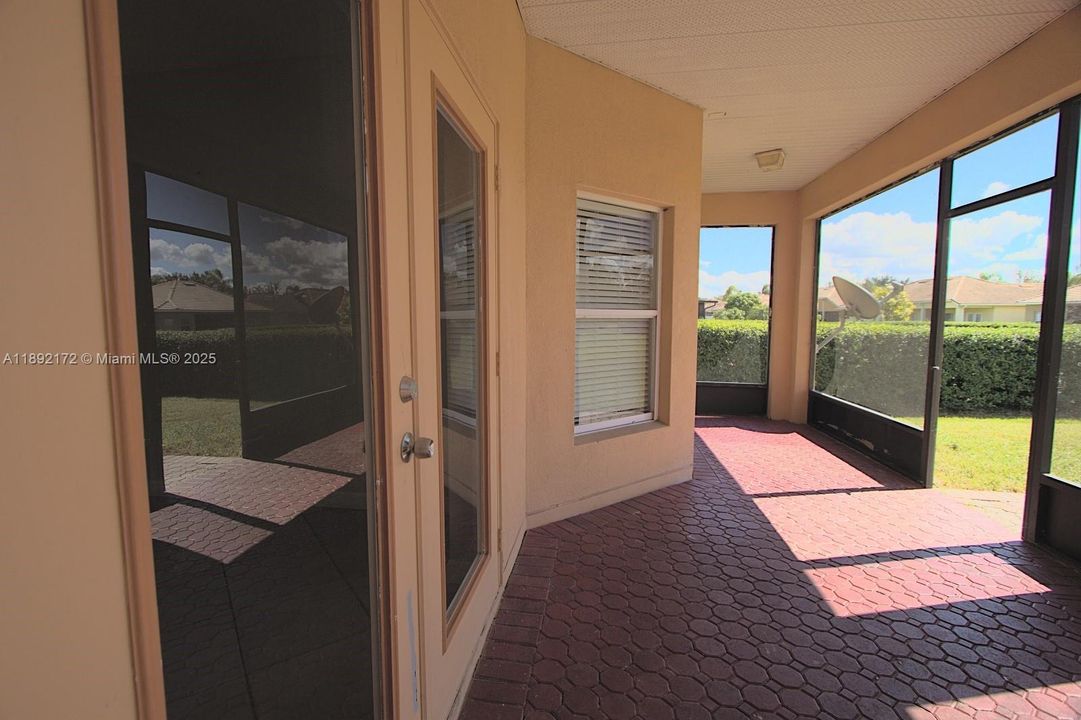 For Sale: $325,000 (4 beds, 2 baths, 2014 Square Feet)