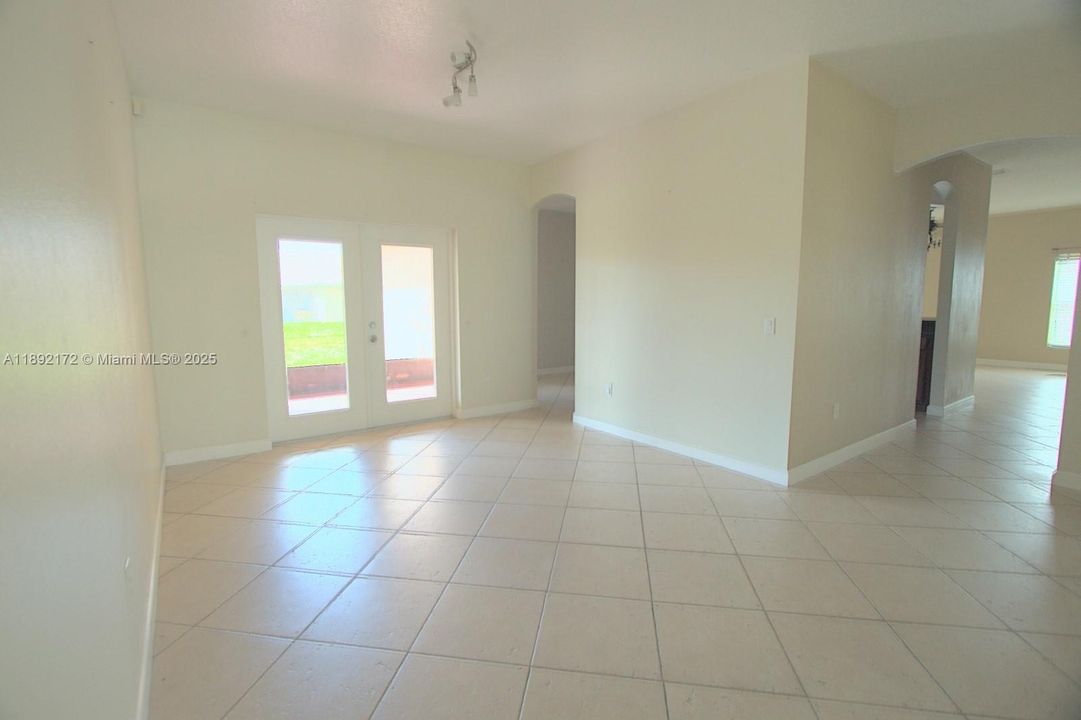 For Sale: $325,000 (4 beds, 2 baths, 2014 Square Feet)