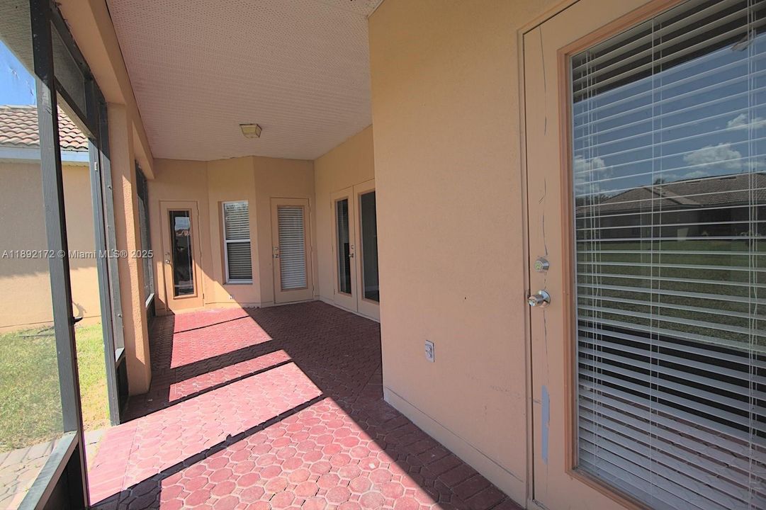 For Sale: $325,000 (4 beds, 2 baths, 2014 Square Feet)