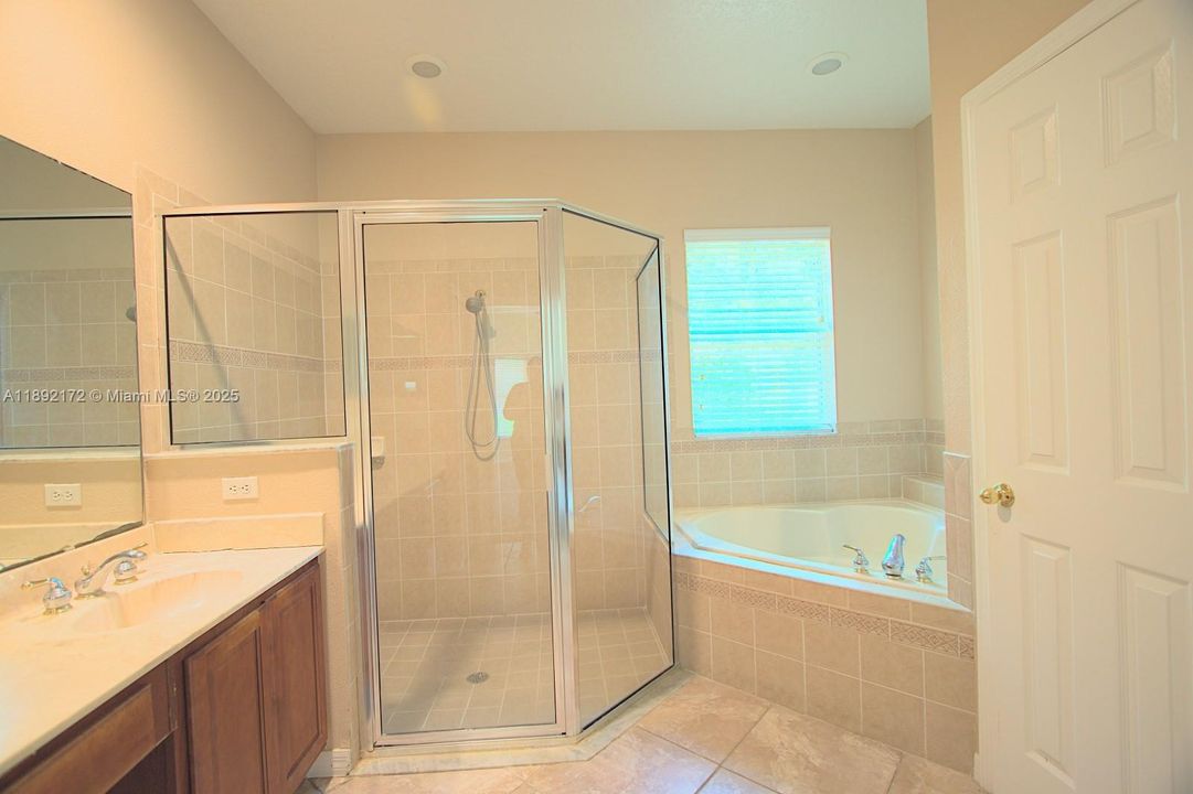 For Sale: $325,000 (4 beds, 2 baths, 2014 Square Feet)